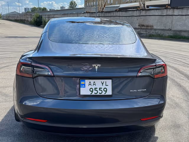 Tesla Model 3 - зображення 4