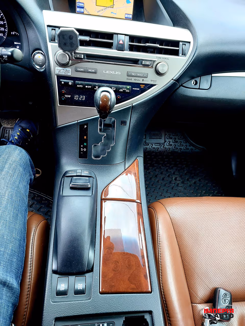 Lexus RX - фото 15