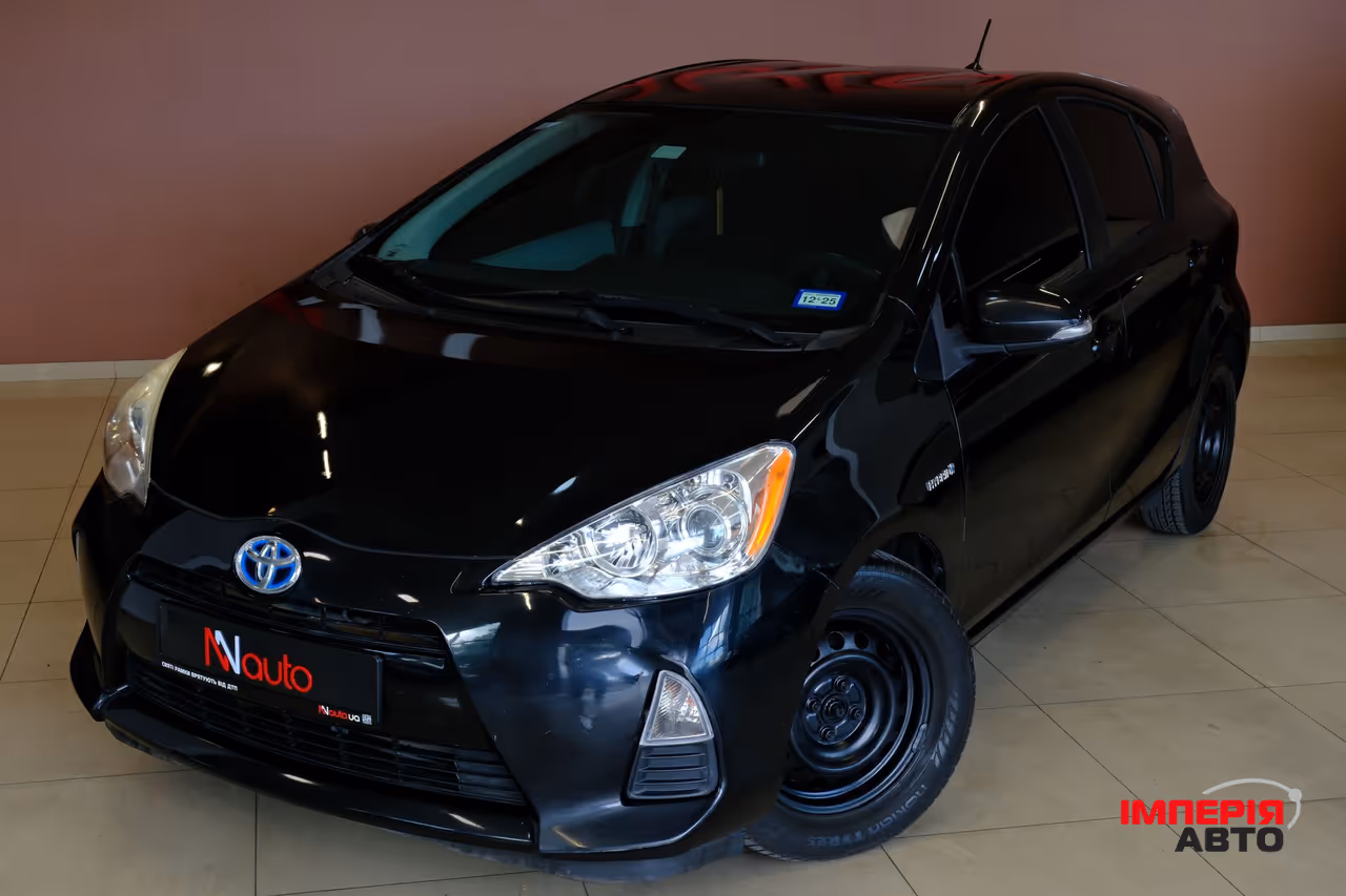 Toyota Prius c - фото 2