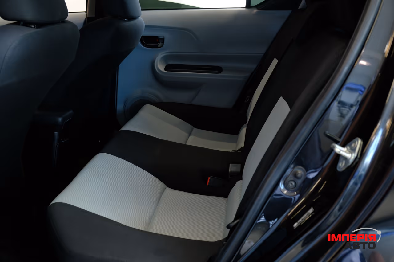 Toyota Prius c - фото 8