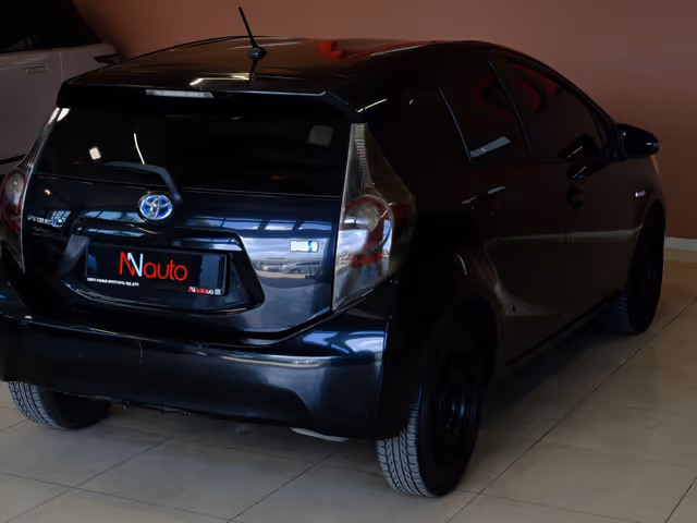 Toyota Prius c - зображення 5