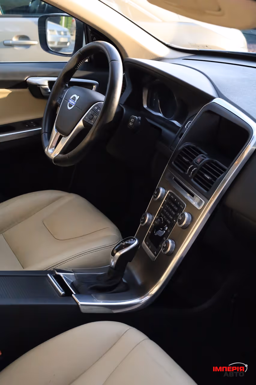 Volvo XC60 - фото 2