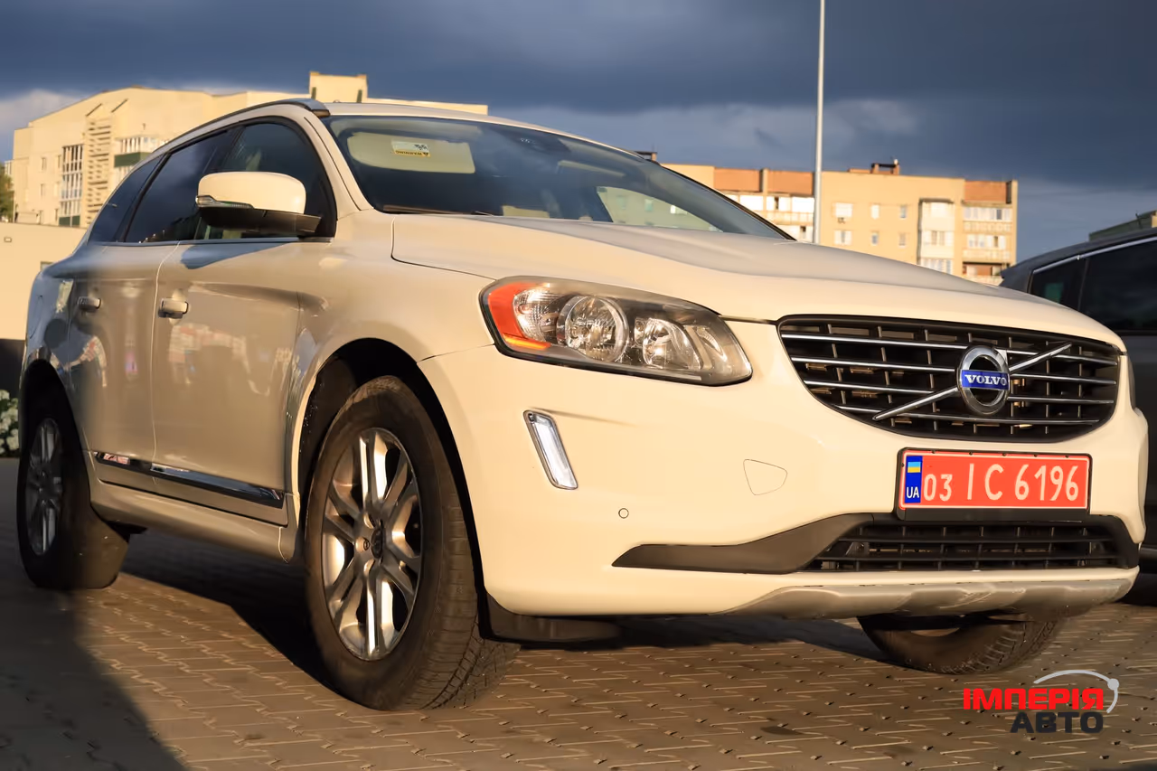 Volvo XC60 - фото 1