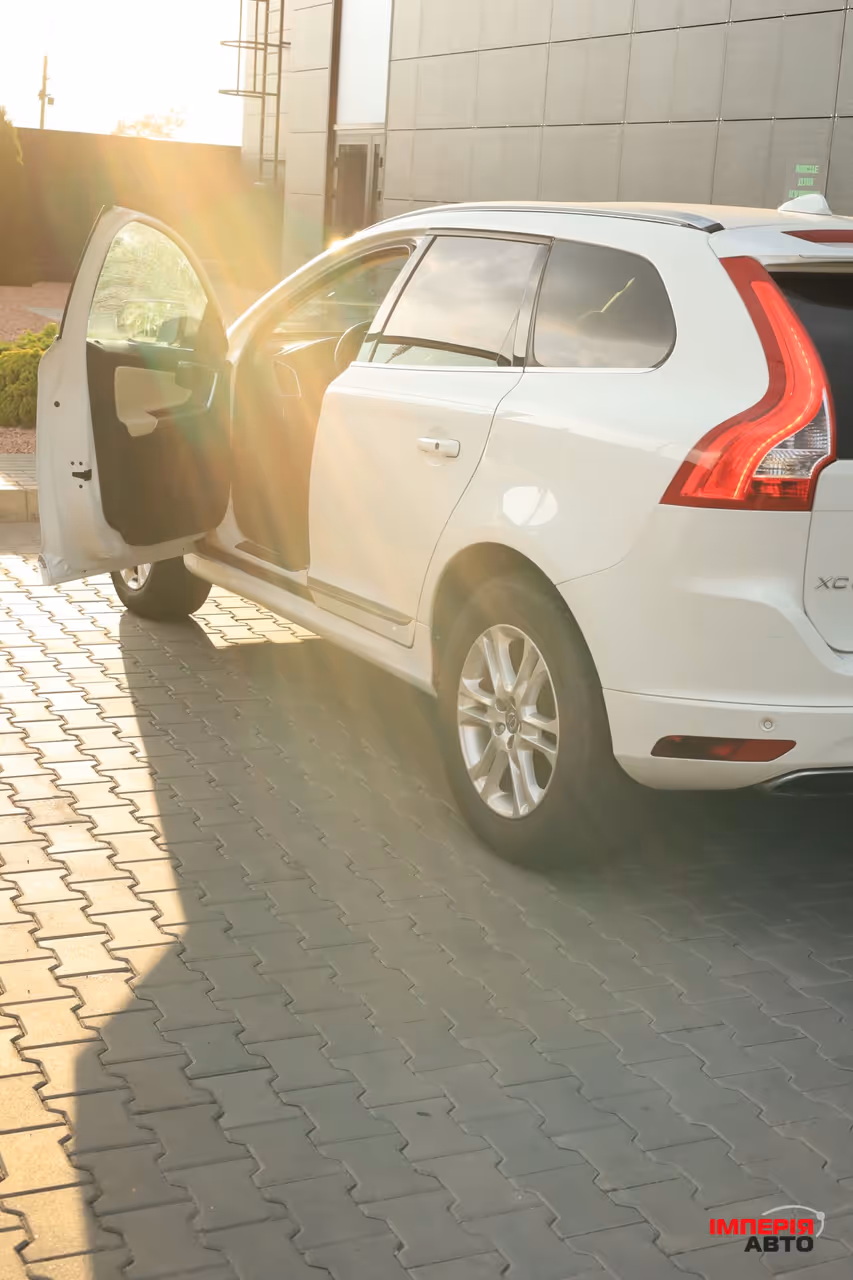 Volvo XC60 - фото 7