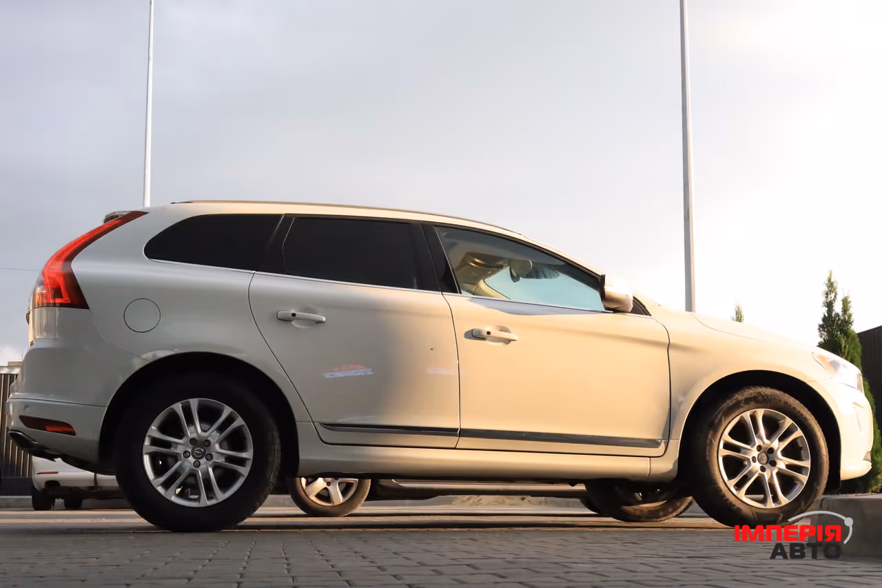 Volvo XC60 - фото 3