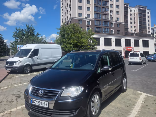 Volkswagen Touran - зображення 1