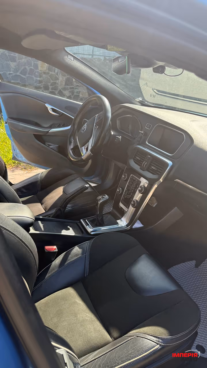 Volvo V40 - фото 4