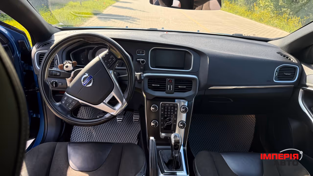 Volvo V40 - фото 3