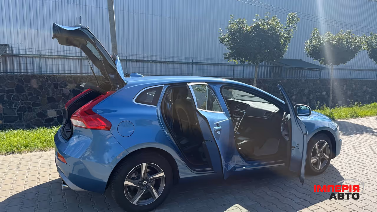 Volvo V40 - фото 7