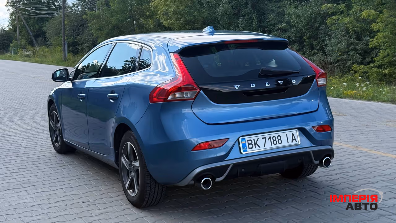 Volvo V40 - фото 6