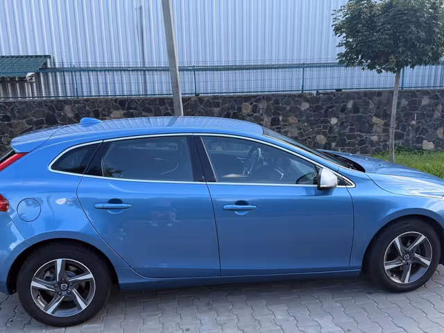 Volvo V40 - зображення 2