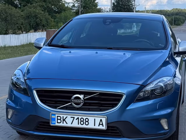 Volvo V40 - зображення 1