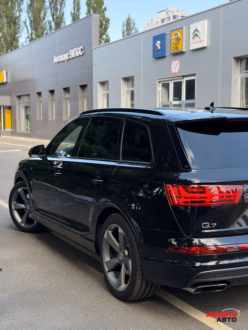Audi Q7 - фото 11