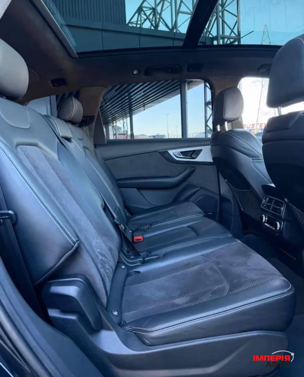 Audi Q7 - фото 32