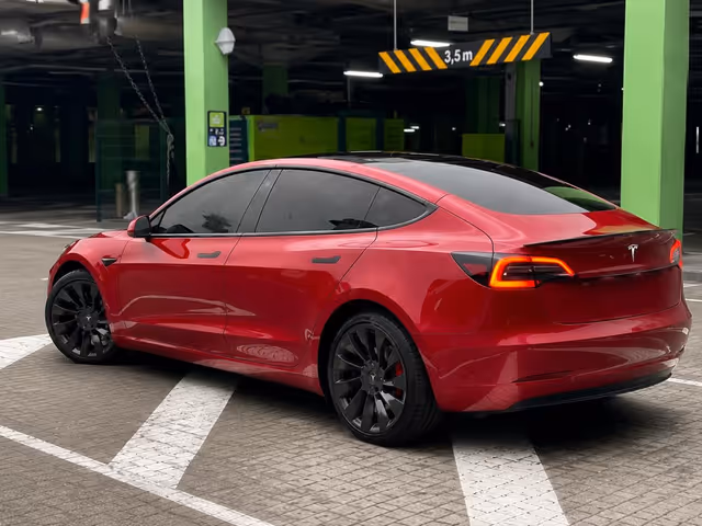 Tesla Model 3 - зображення 3