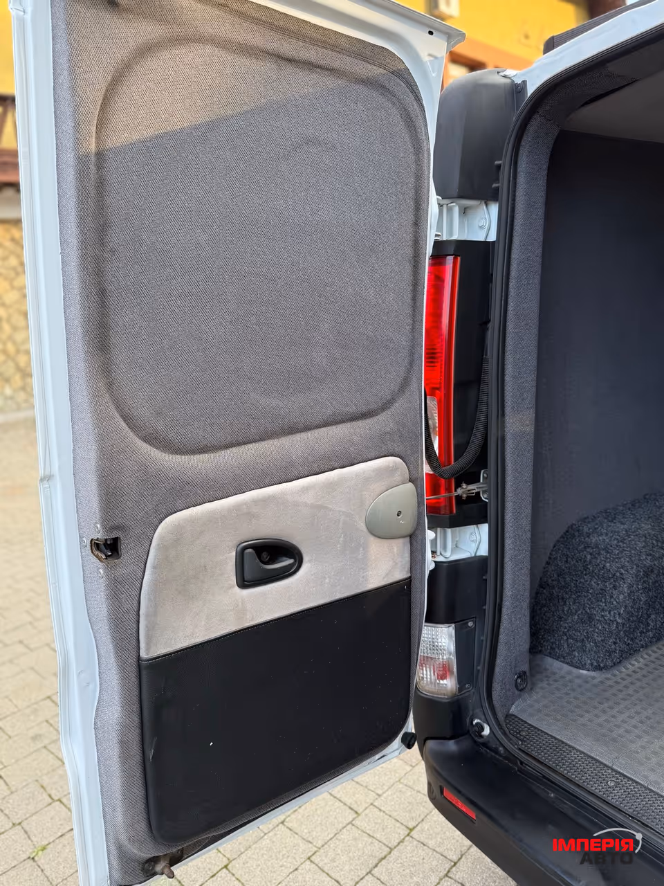 Opel Vivaro - фото 12