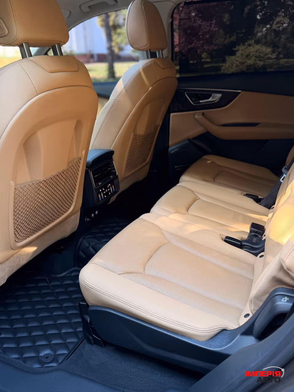 Audi Q7 - фото 13