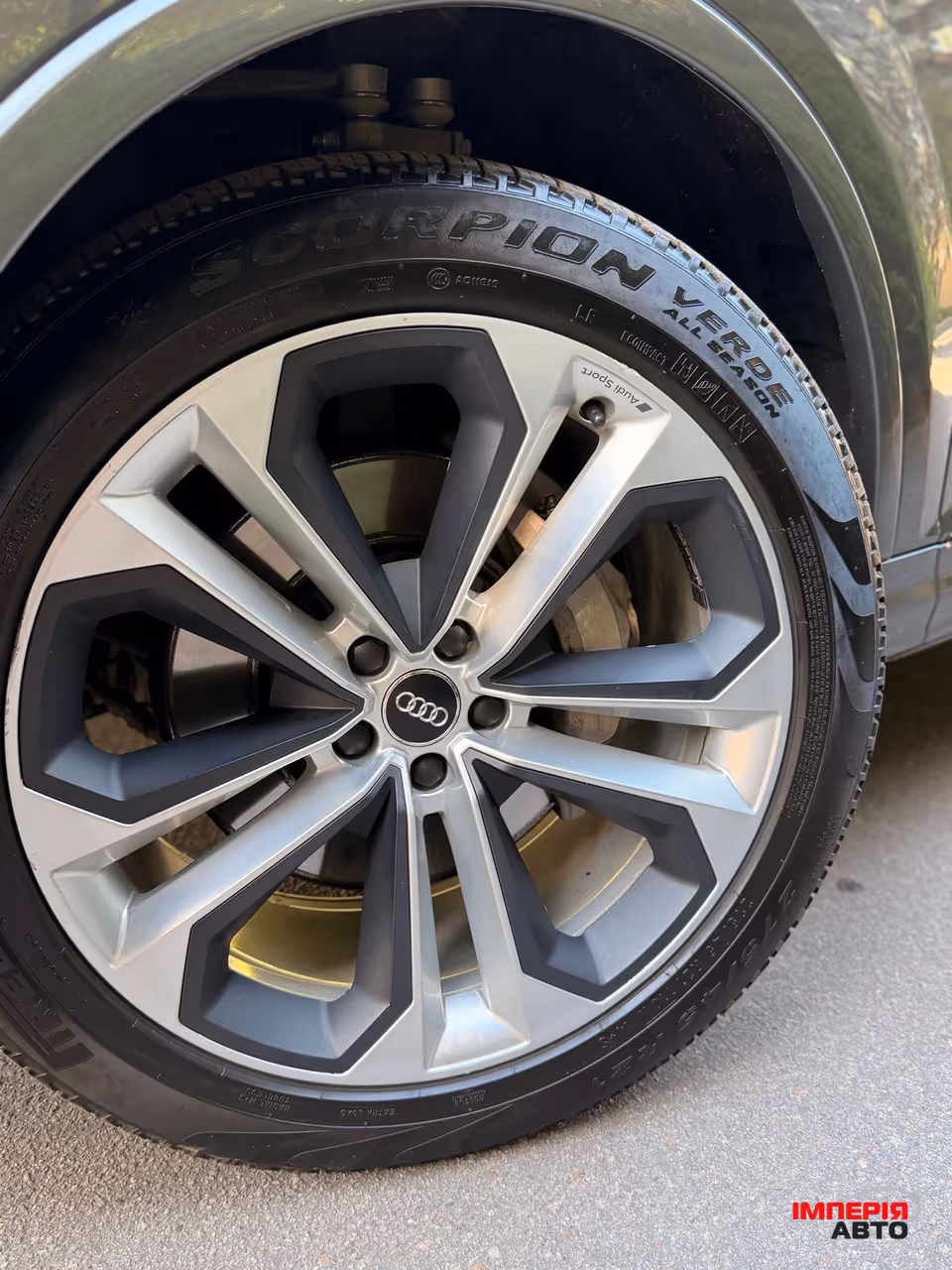 Audi Q7 - фото 12
