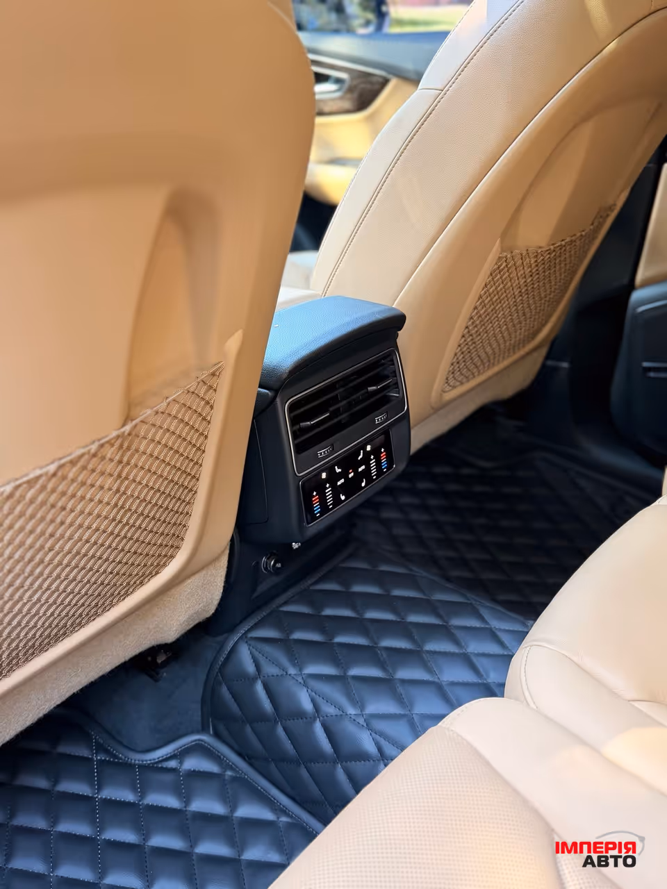 Audi Q7 - фото 8