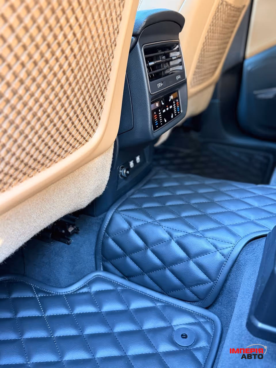 Audi Q7 - фото 15