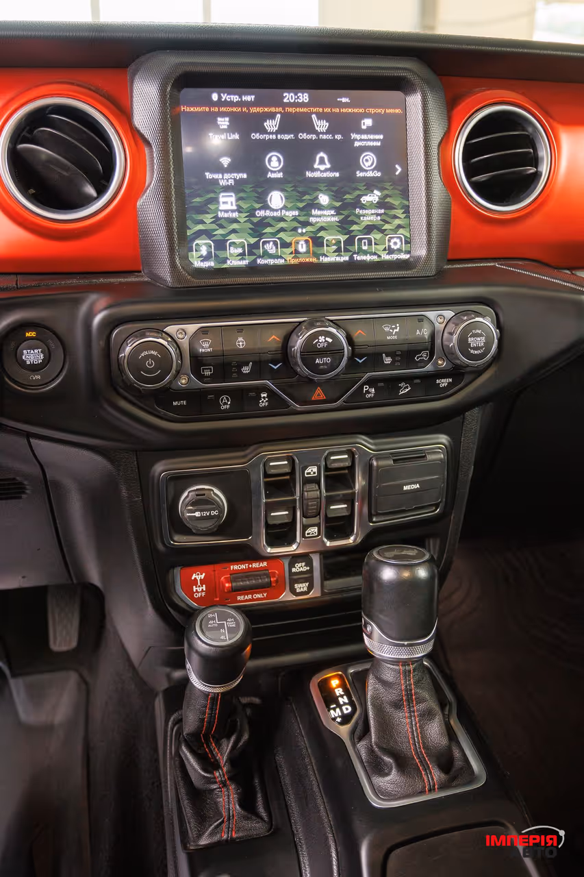 Jeep Wrangler - фото 16