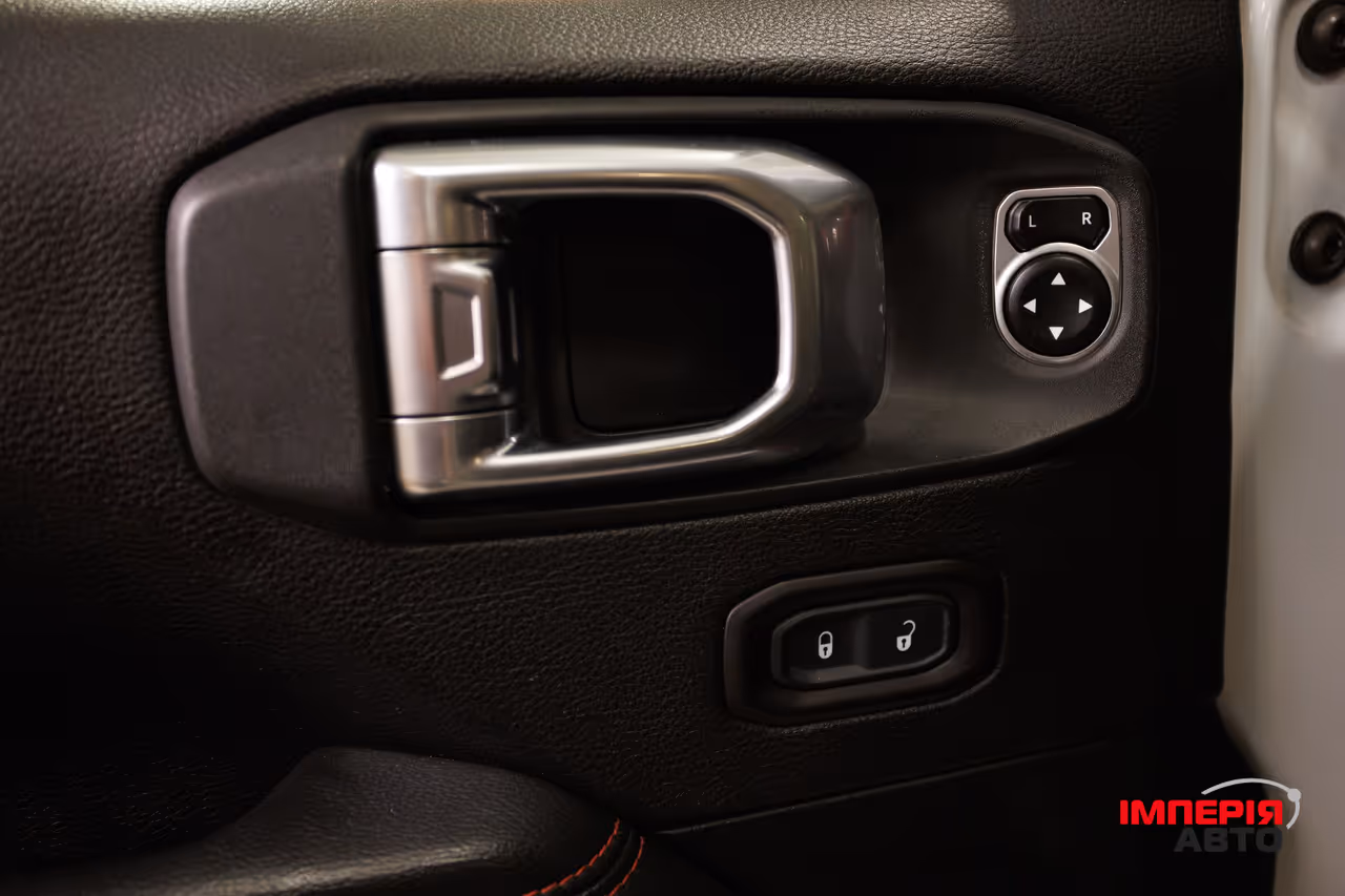 Jeep Wrangler - фото 22
