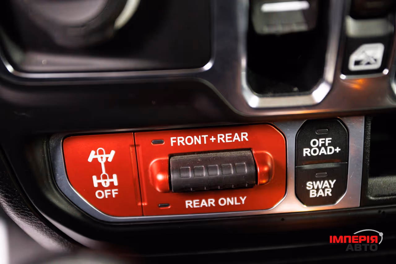 Jeep Wrangler - фото 18