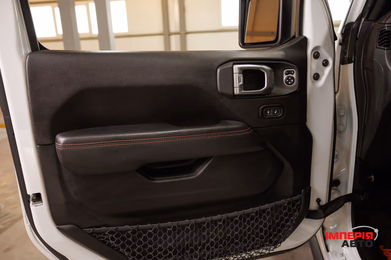 Jeep Wrangler - фото 21