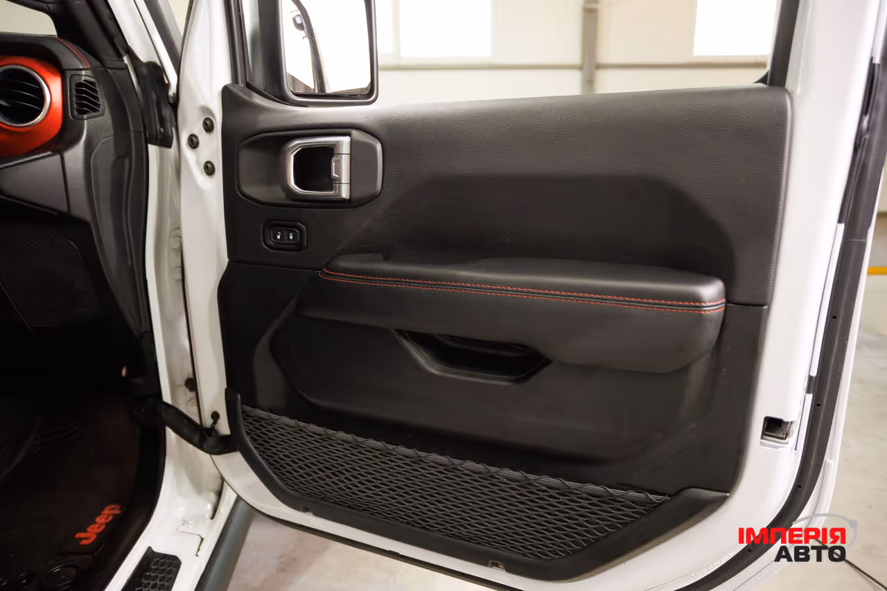 Jeep Wrangler - фото 43