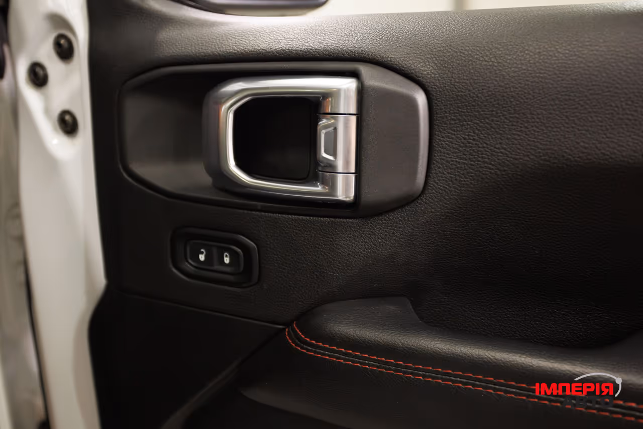 Jeep Wrangler - фото 42