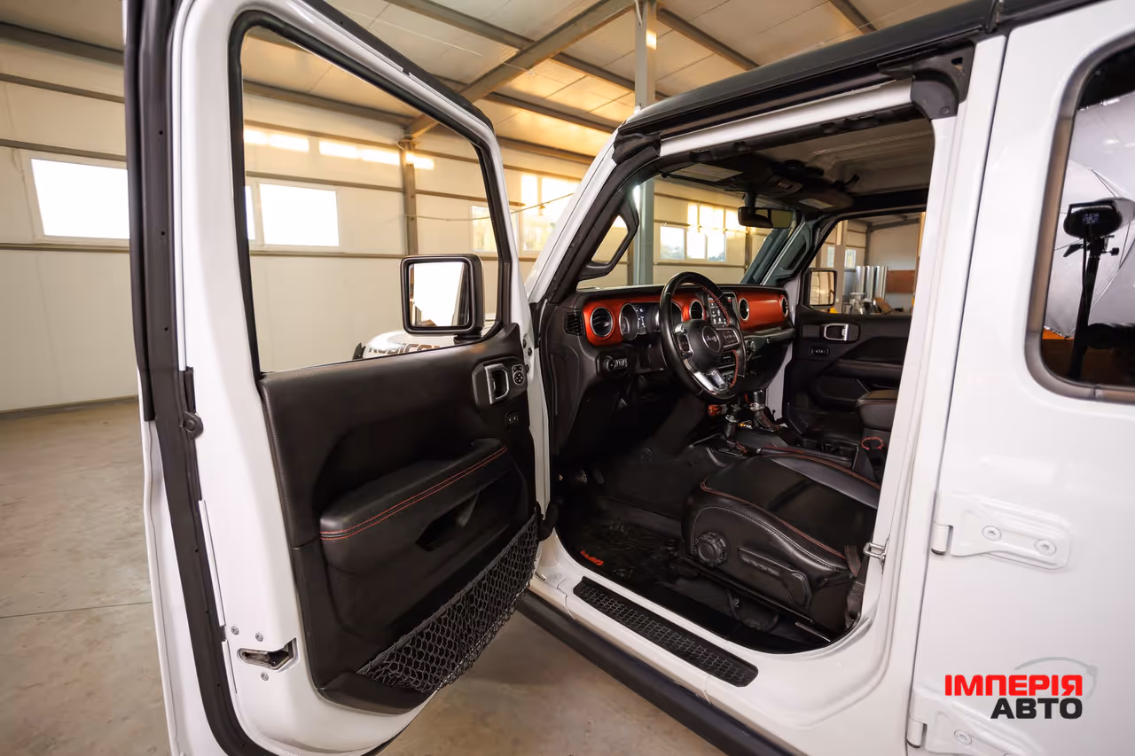 Jeep Wrangler - фото 20