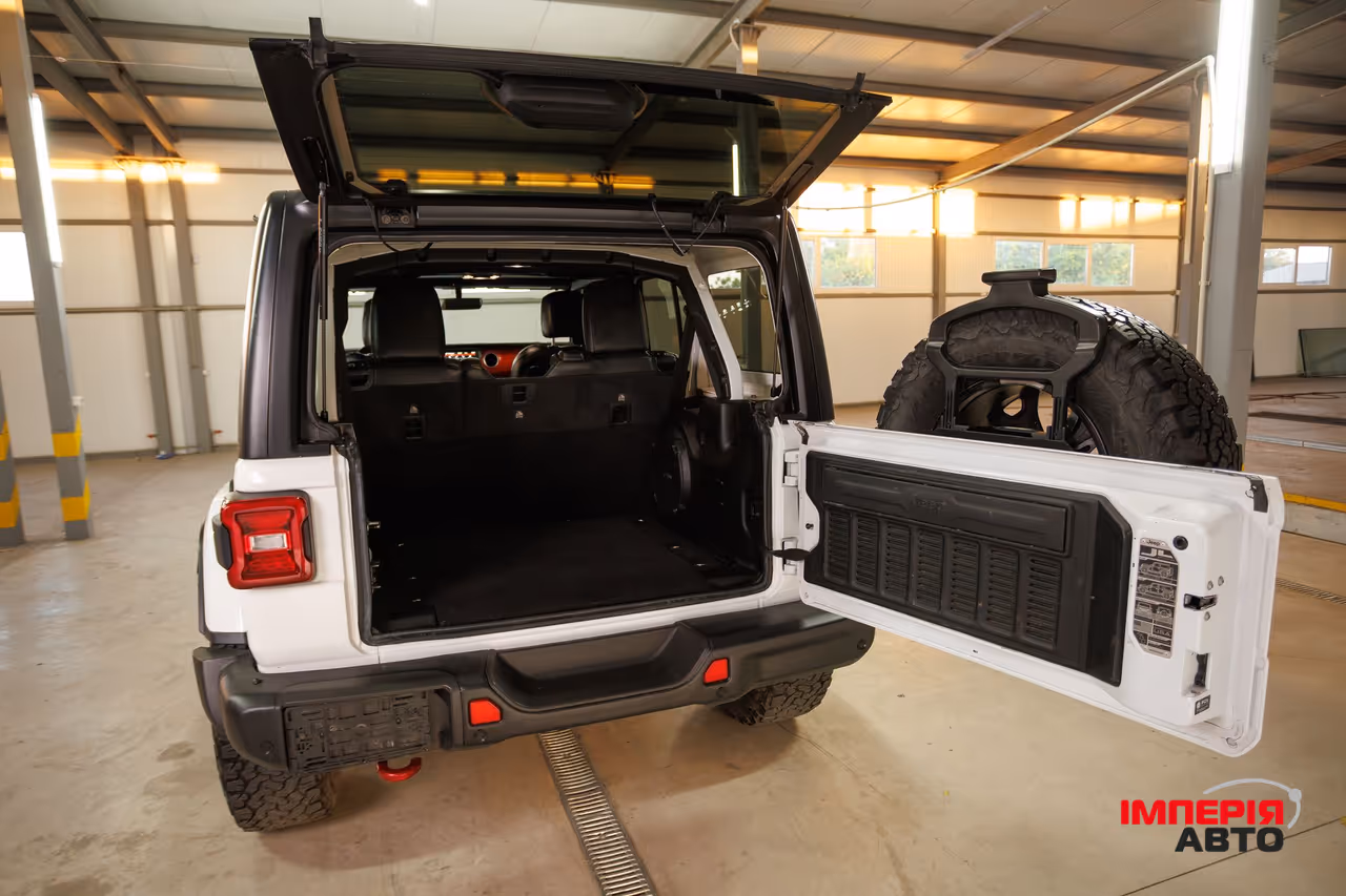 Jeep Wrangler - фото 28