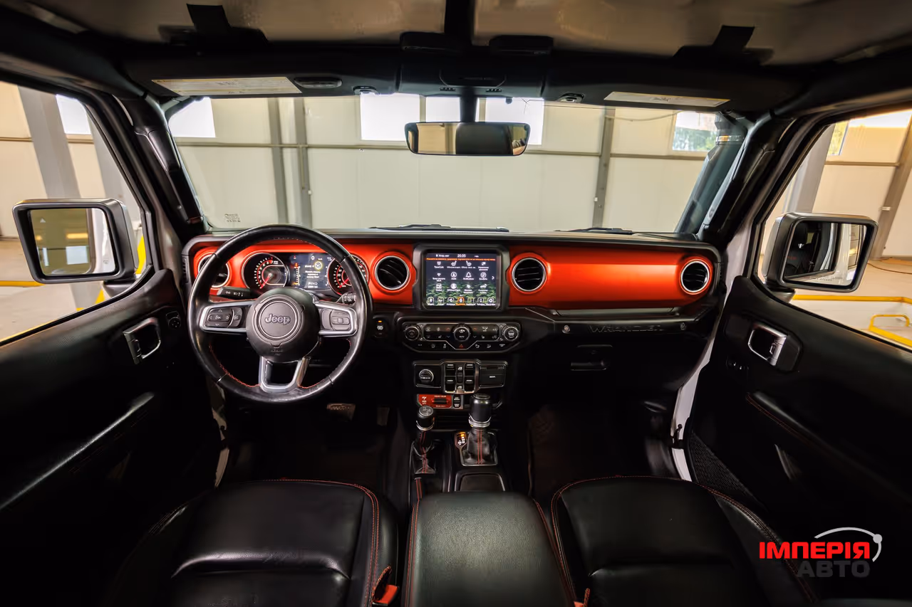 Jeep Wrangler - фото 12