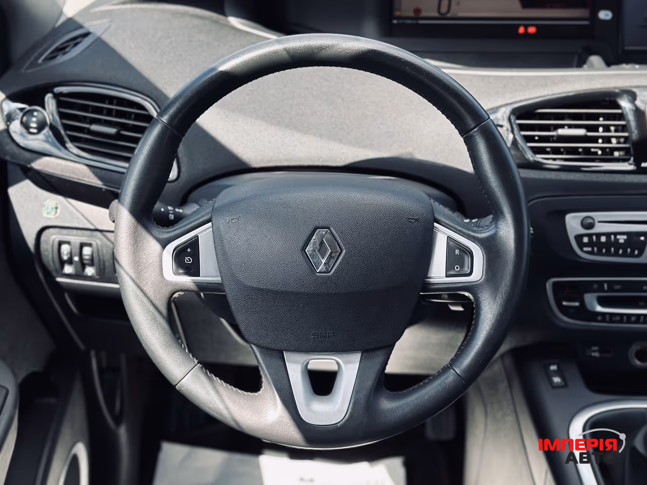 Renault Scenic - фото 27