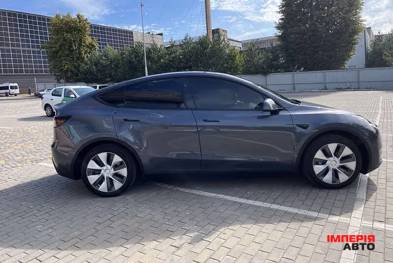 Tesla Model Y - фото 10