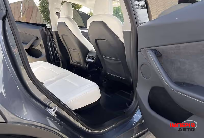 Tesla Model Y - фото 16