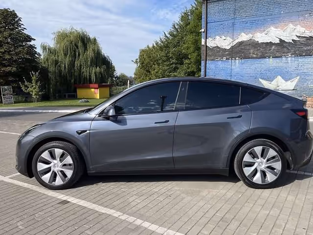 Tesla Model Y - зображення 4
