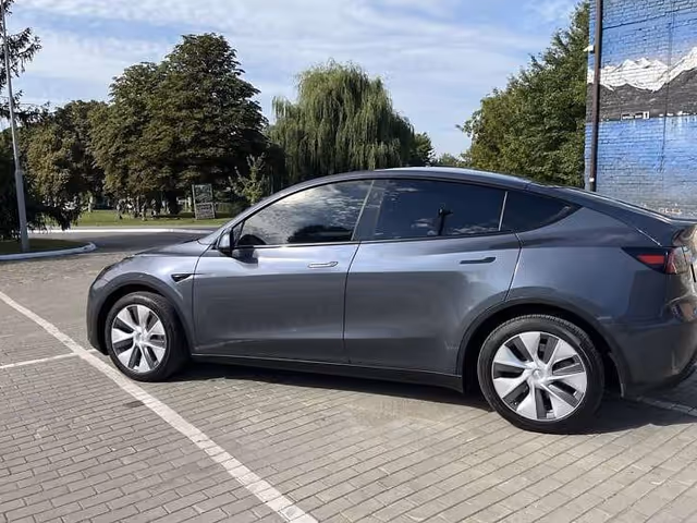 Tesla Model Y - зображення 5