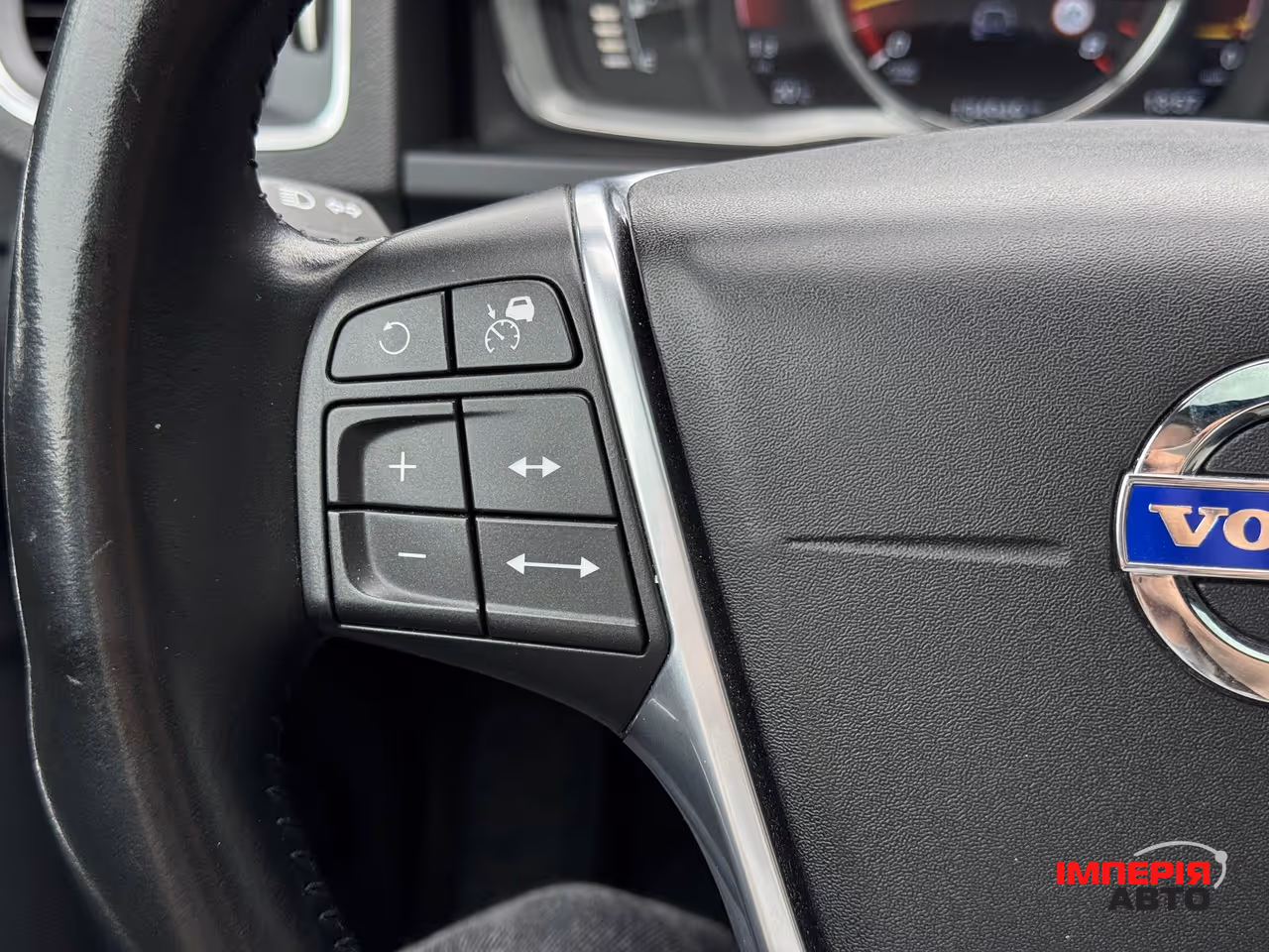 Volvo S60 Cross Country - фото 44