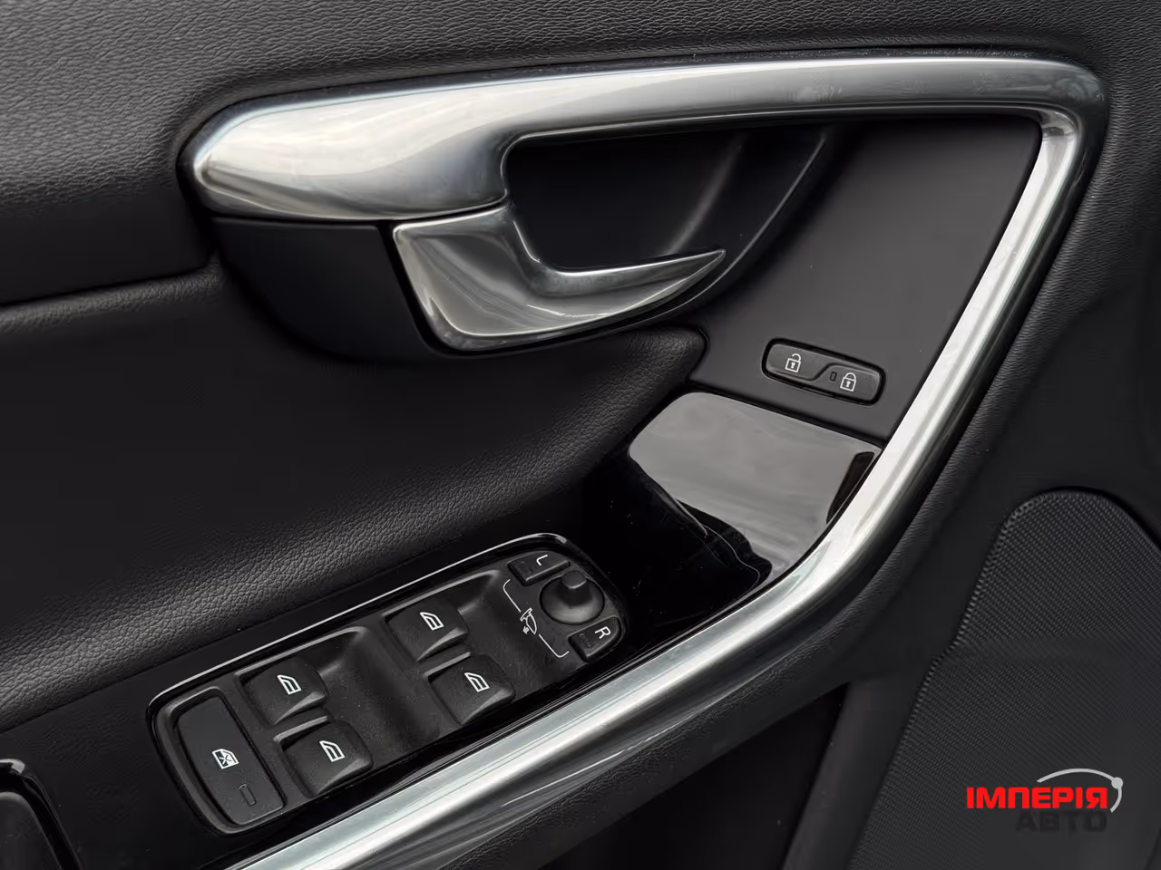 Volvo S60 Cross Country - фото 25