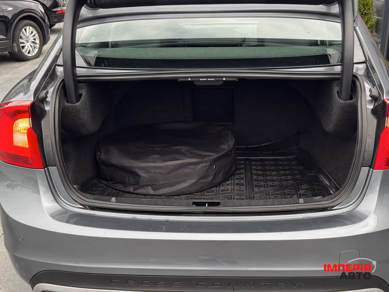 Volvo S60 Cross Country - фото 20