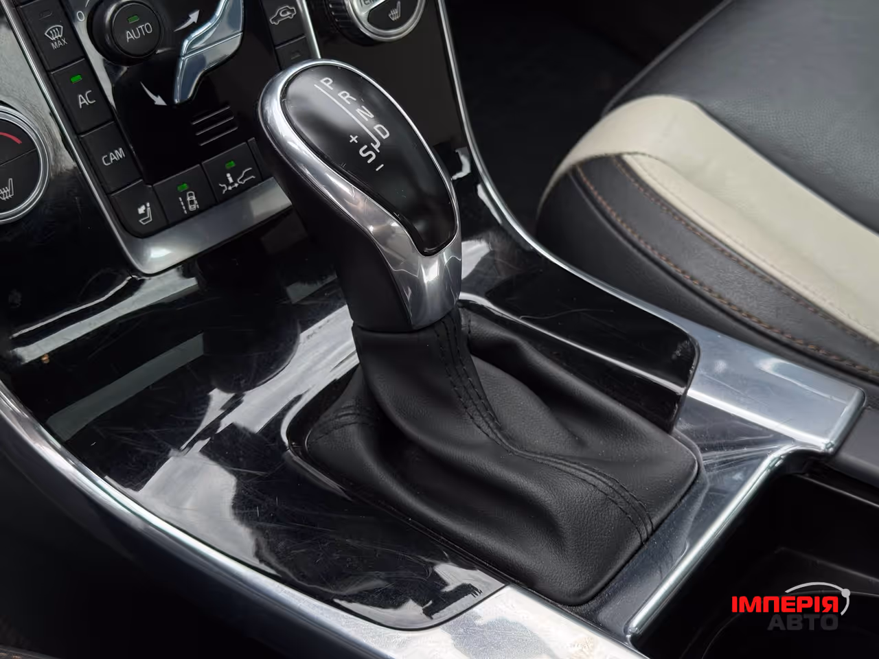 Volvo S60 Cross Country - фото 37