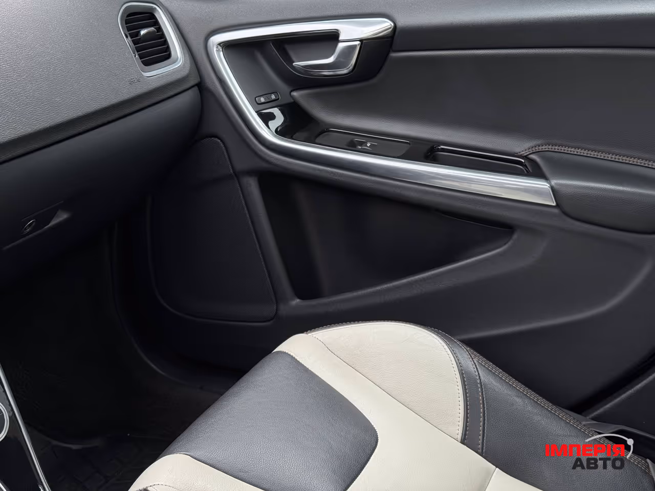 Volvo S60 Cross Country - фото 40