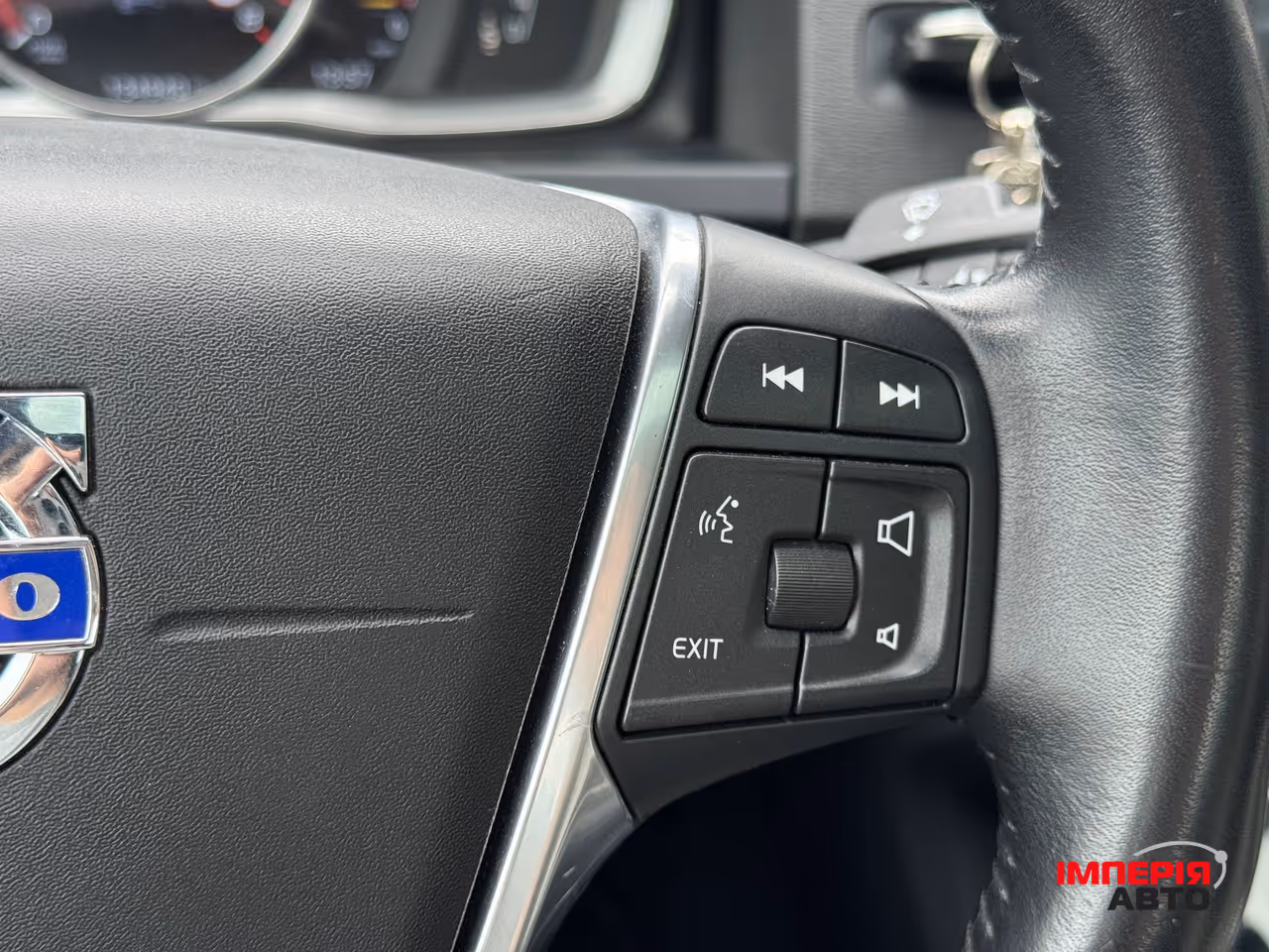 Volvo S60 Cross Country - фото 45