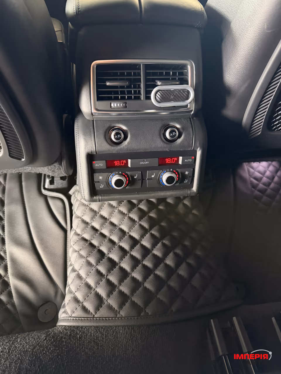 Audi Q7 - фото 13
