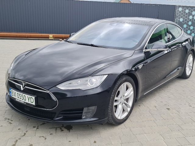 Tesla Model S - фото 3