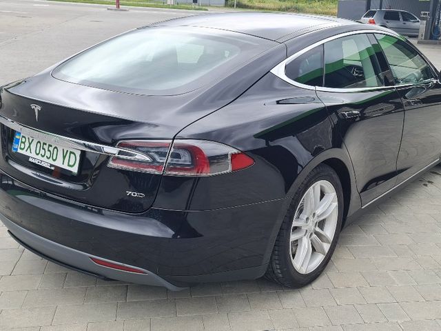 Tesla Model S - фото 4