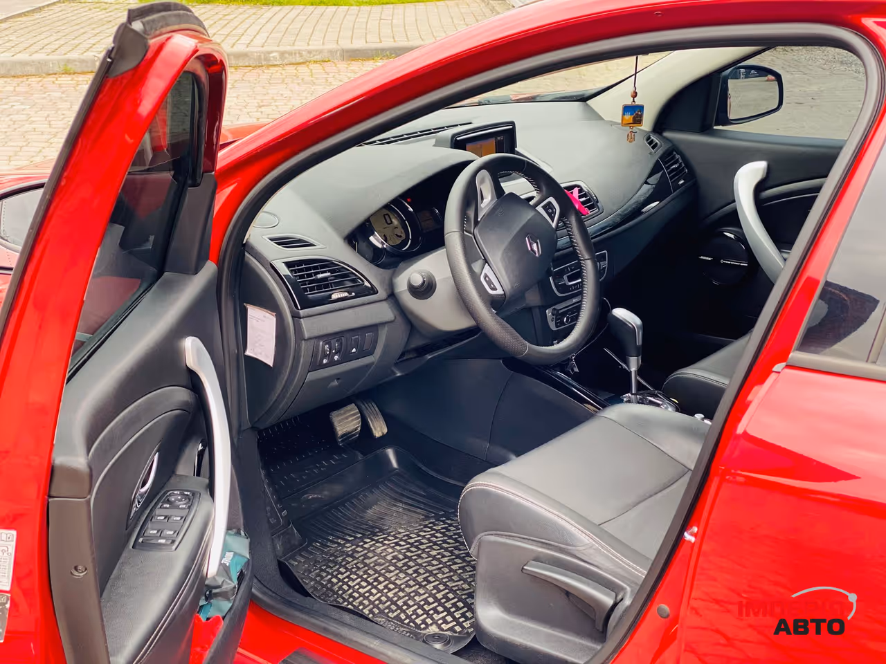 Renault Megane - фото 11