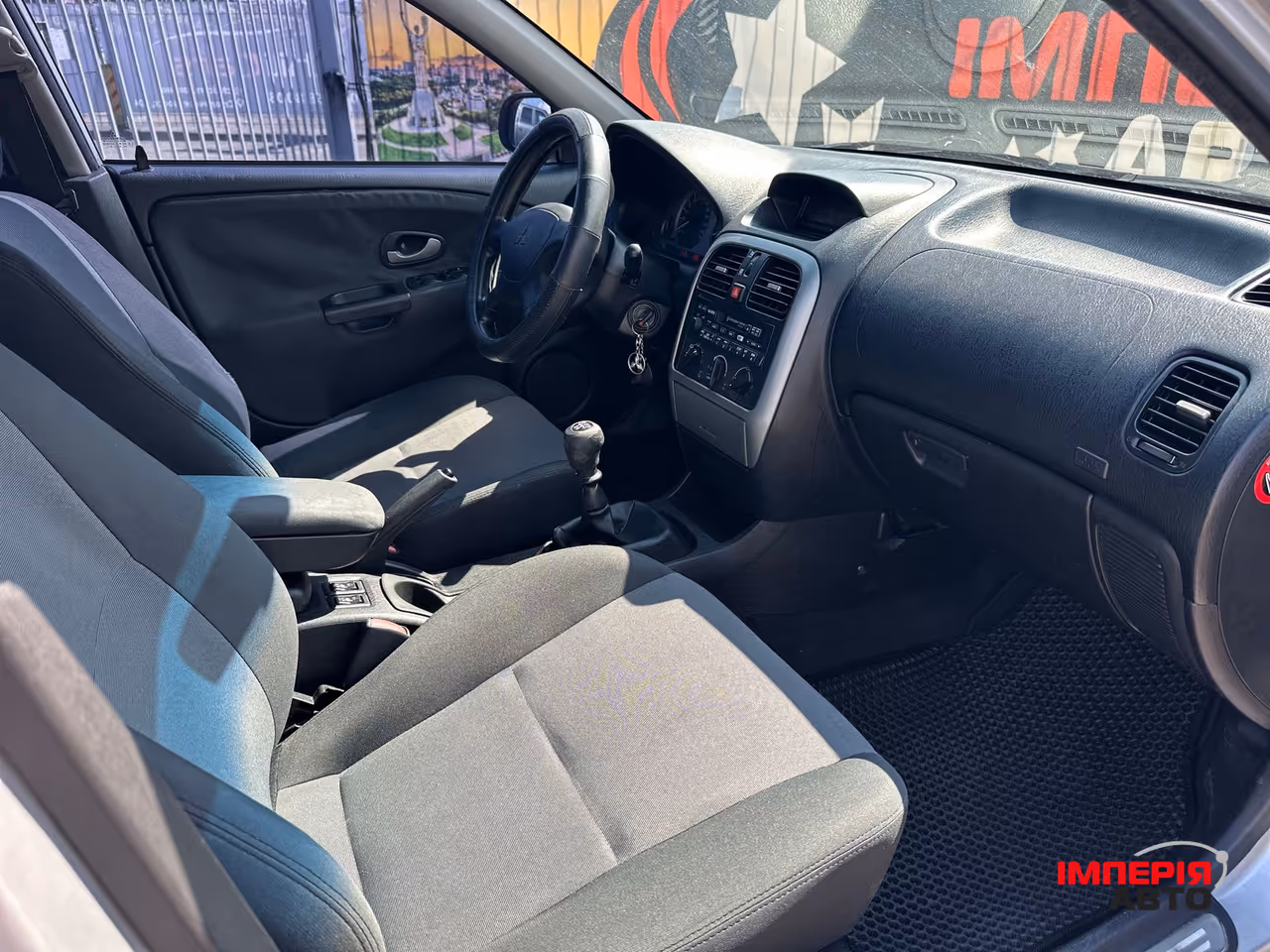 Mitsubishi Carisma - фото 8