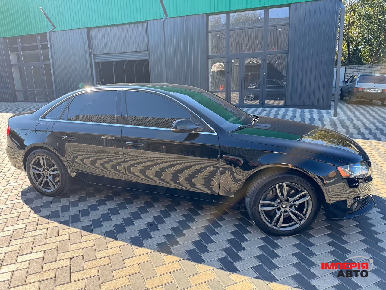 Audi A4 - фото 1